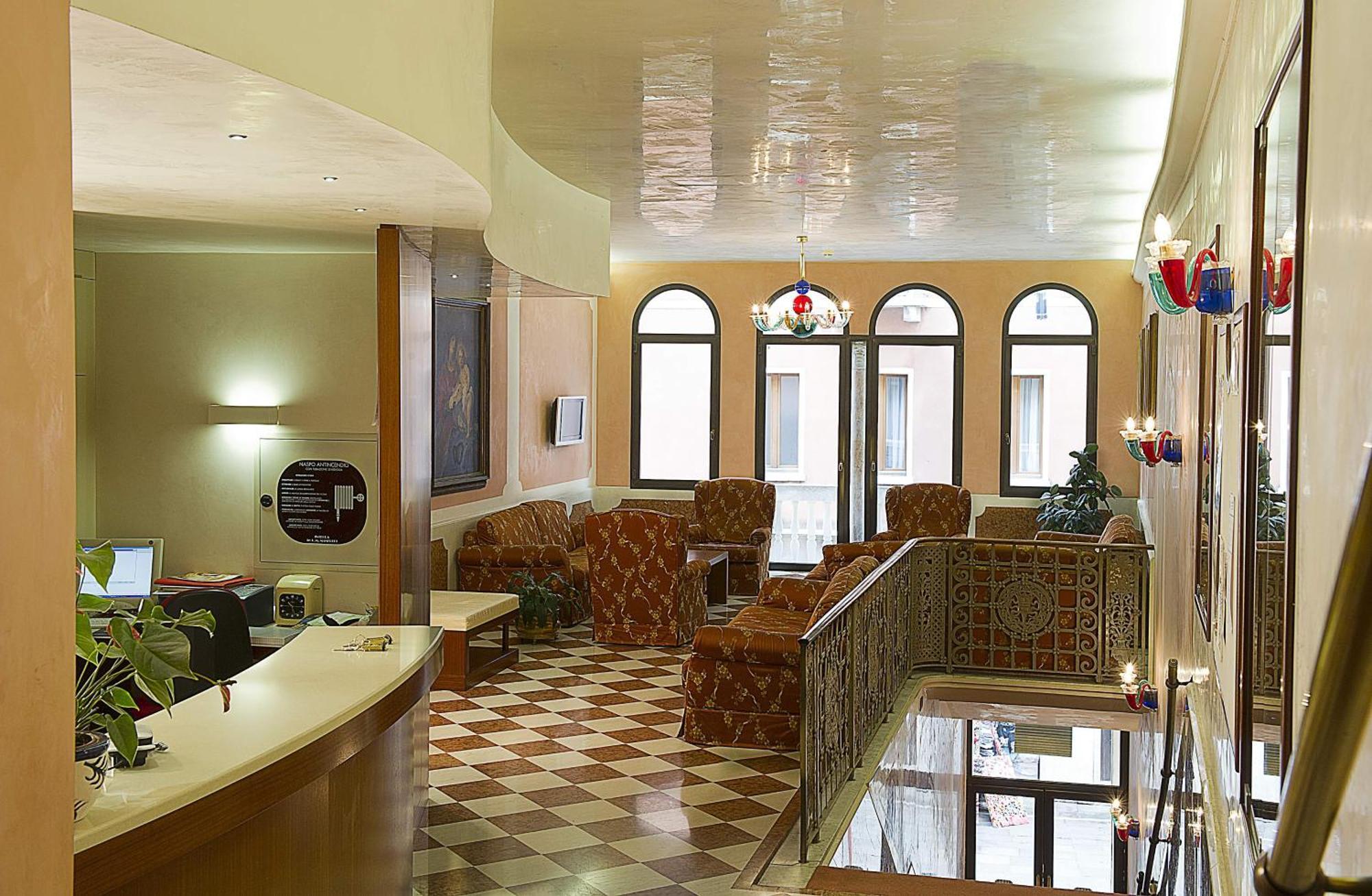 Hotel Nazionale Venesia Bagian luar foto