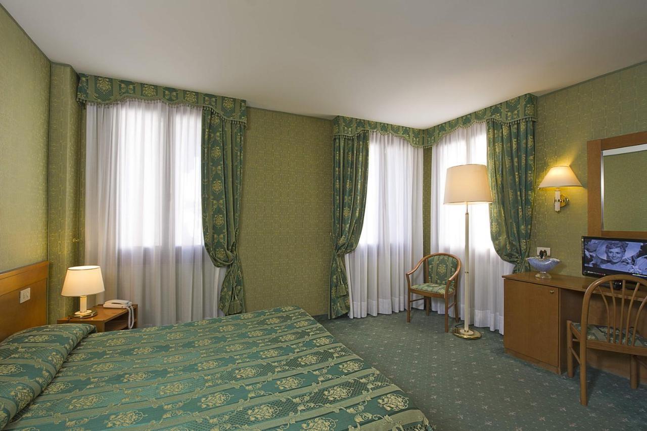 Hotel Nazionale Venesia Bagian luar foto