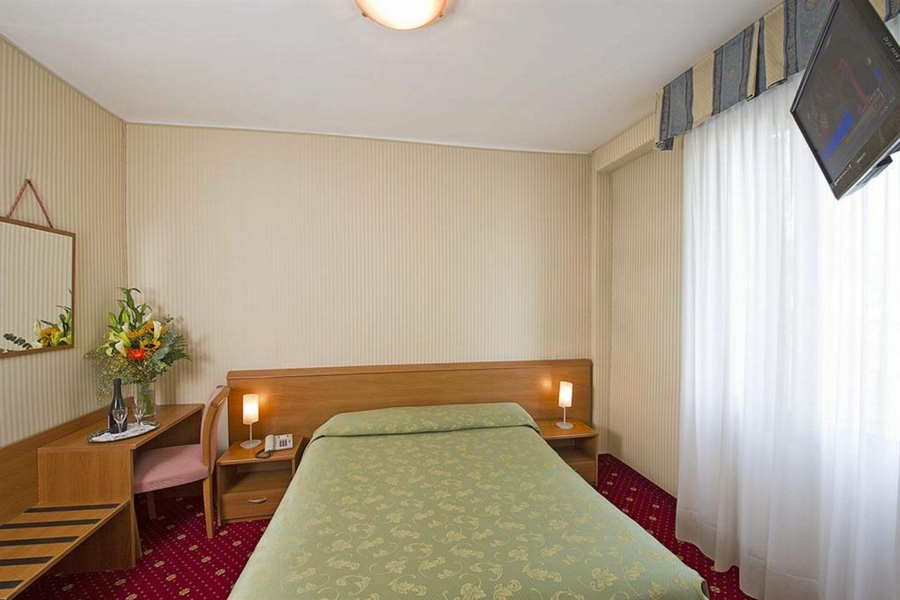 Hotel Nazionale Venesia Bagian luar foto